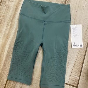 Lululemon Reveal Short Digital Rain Size 4